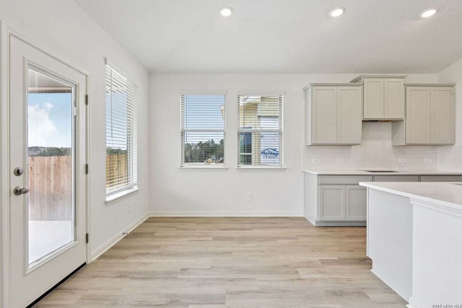 Spacious, unfurnished interior of a new home in Fox Falls, Boerne (Image 39).