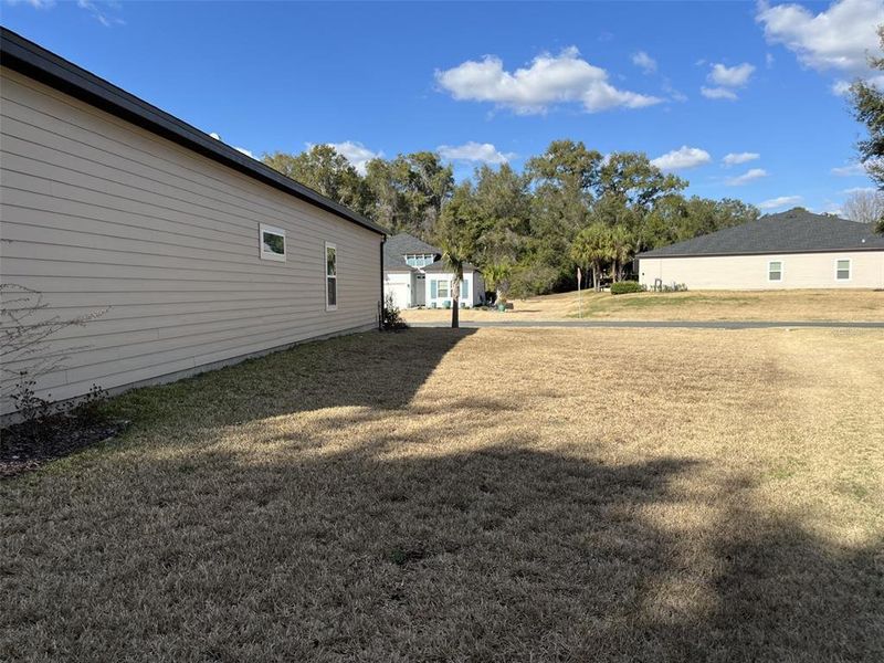 Exterior details and patio area of a home in Grand Park North, Dunnellon (Image 4).