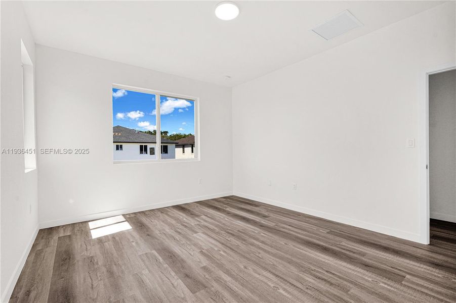 Spacious, unfurnished interior of a new home in , Miami (Image 39).