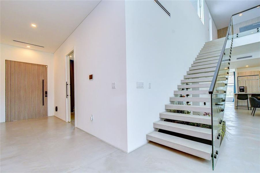 Spacious, unfurnished interior of a new home in , Tampa (Image 19).