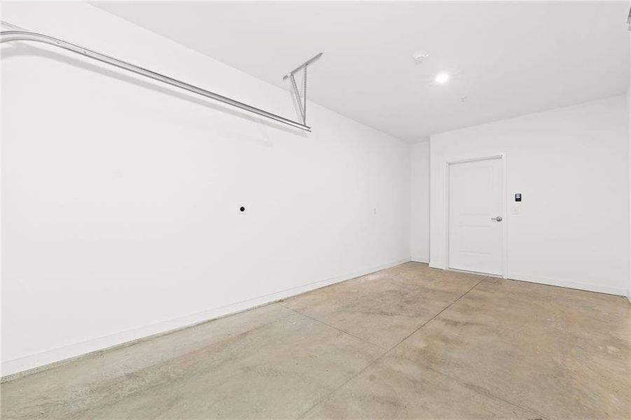 Spacious, unfurnished interior of a new home in , Atlanta (Image 59). Spacious, unfurnished interior of a new home in , Atlanta (Image 59).