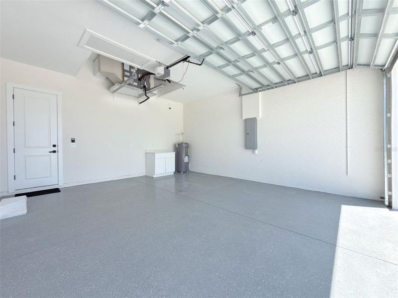 Spacious, unfurnished interior of a new home in , Port Charlotte (Image 19).