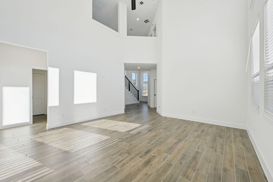 Spacious, unfurnished interior of a new home in Evergreen, Conroe (Image 21).