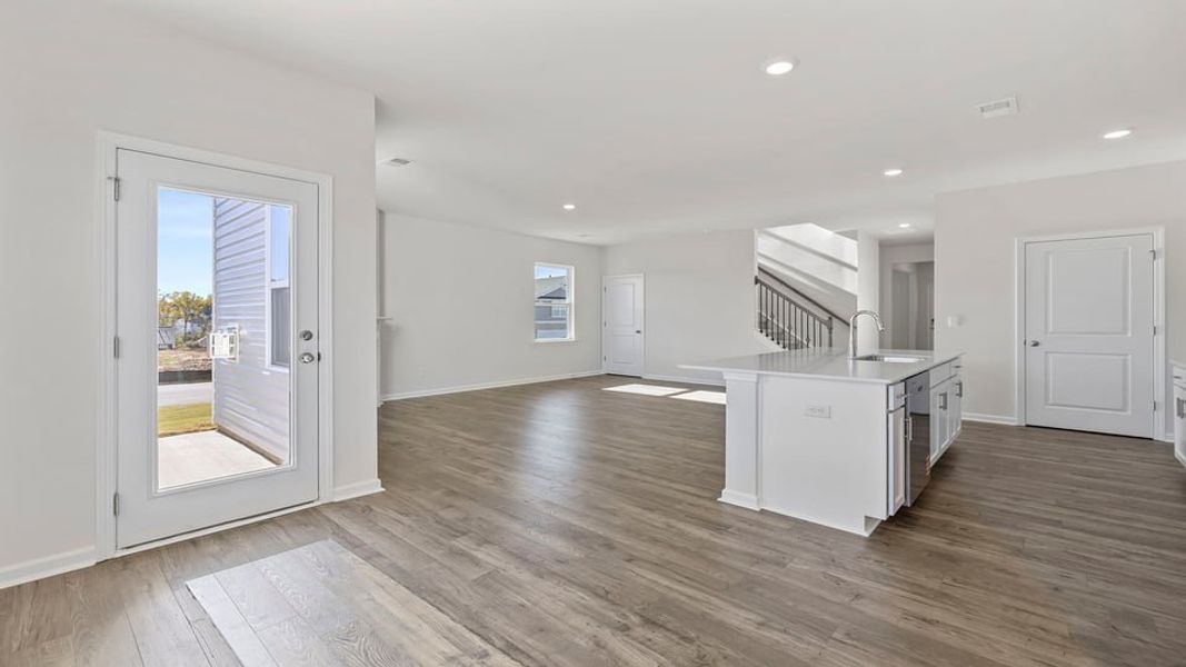 Spacious, unfurnished interior of a new home in Sage Grove, Lyman (Image 18).