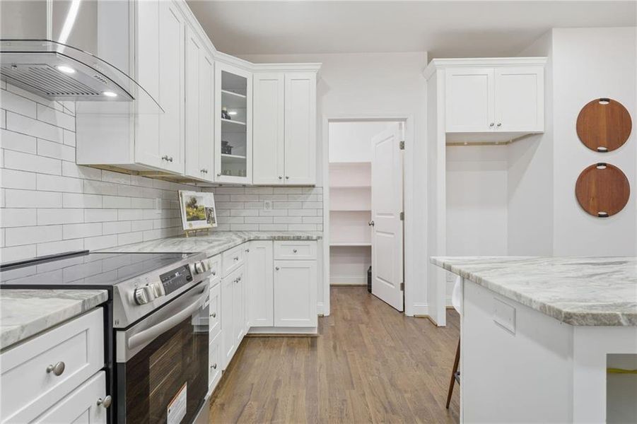 Furnished interior view inside a new home in , Villa Rica (Image 13).