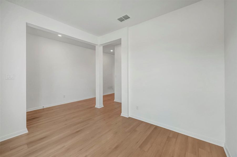 Spacious, unfurnished interior of a new home in Beacon Point at Lago Mar 50’ Homesites, Texas City (Image 12).