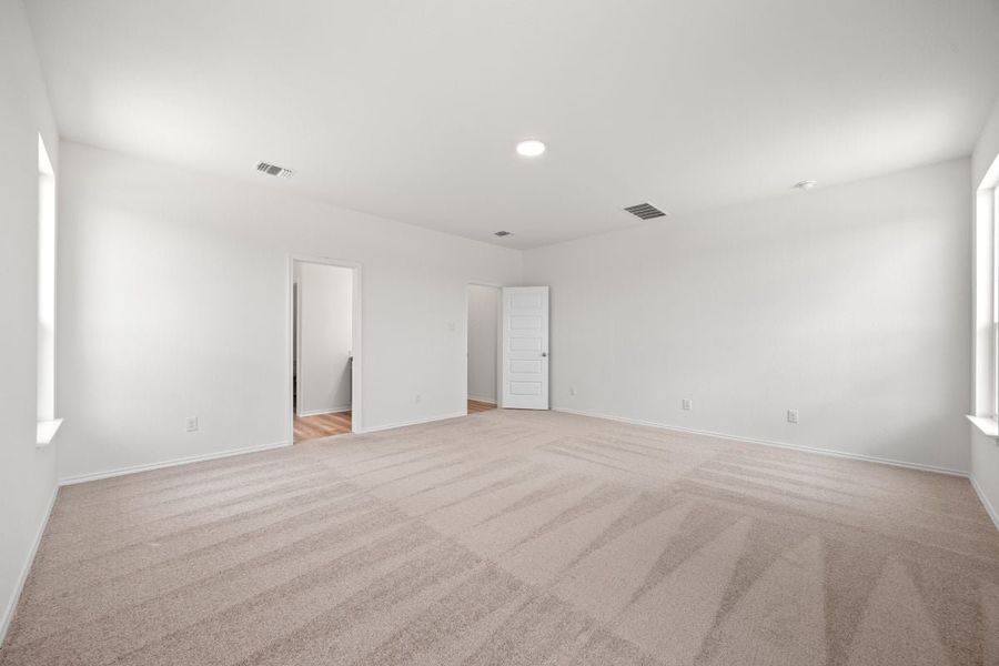 Spacious, unfurnished interior of a new home in Salerno - Hallmark Collection, Round Rock (Image 29).