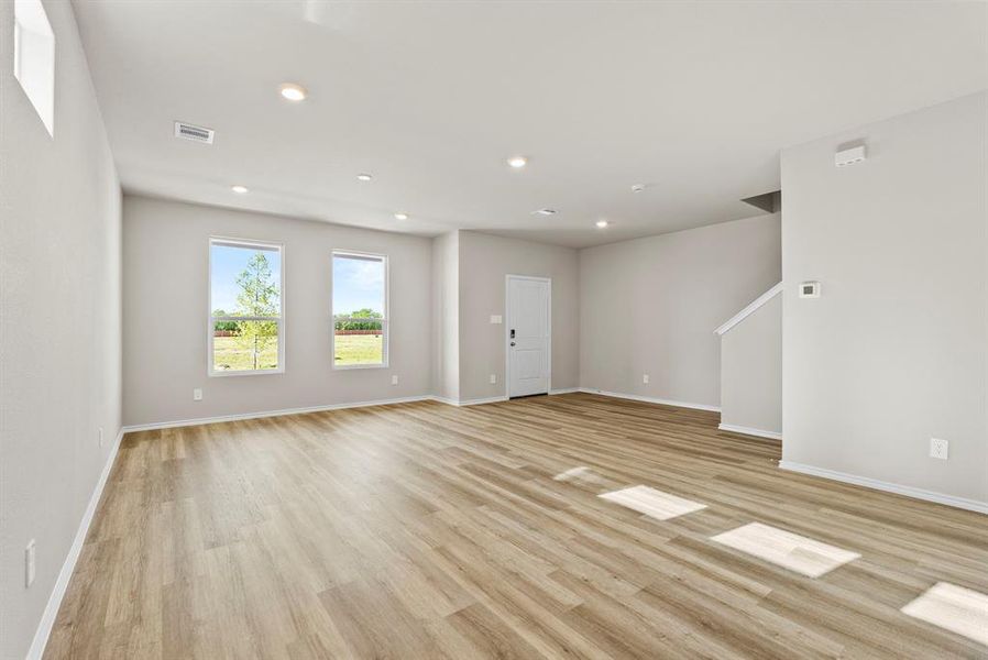 Spacious, unfurnished interior of a new home in Orchard Village, Fort Worth (Image 10).