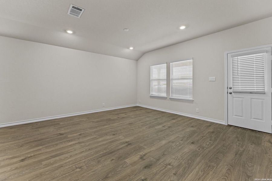 Spacious, unfurnished interior of a new home in Brookstone Creek, San Antonio (Image 11).