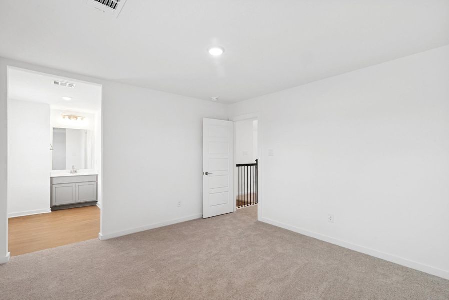 Spacious, unfurnished interior of a new home in Summerview, Fulshear (Image 31).