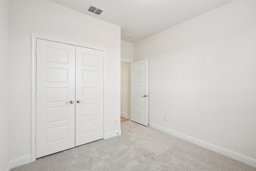Spacious, unfurnished interior of a new home in Eagle Creek, Denton (Image 15).