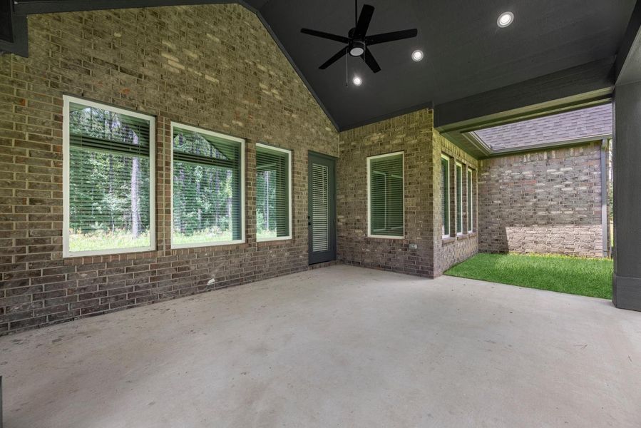 Exterior details and patio area of a home in , Dayton (Image 4).
