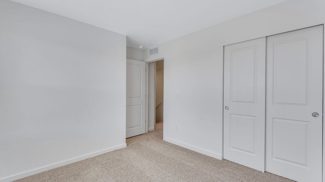 Spacious, unfurnished interior of a new home in Ellston Park, Colorado Springs (Image 24).