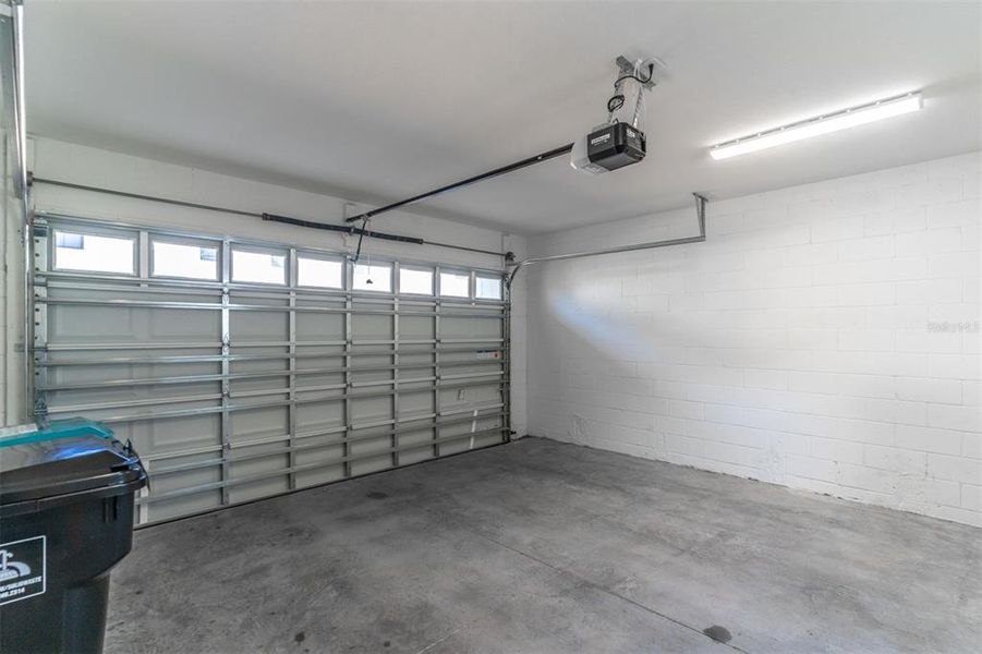 Spacious, unfurnished interior of a new home in , Orlando (Image 20).