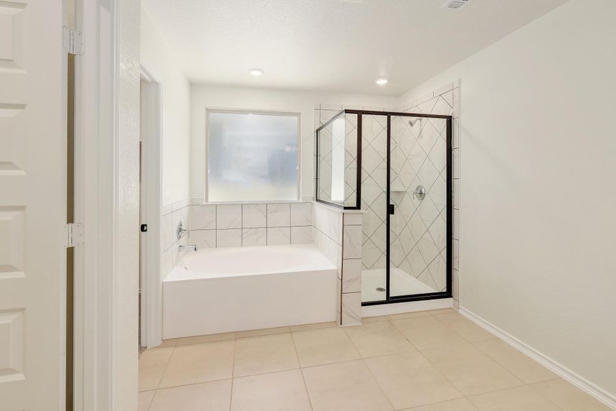 Furnished interior view inside a new home in Stoney Chase, Del Valle (Image 10).