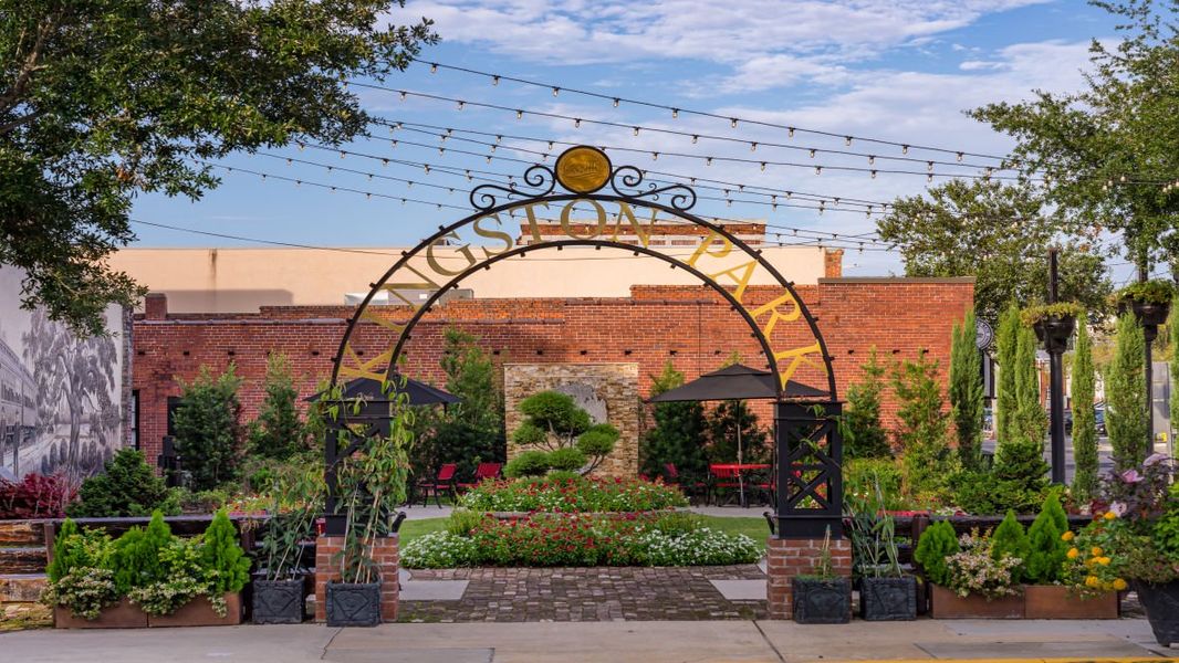 Image 19 of a home in Pinewood Estates.