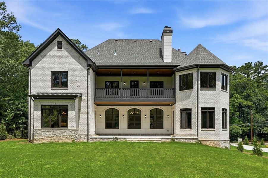 Exterior details and patio area of a home in , Roswell (Image 3).