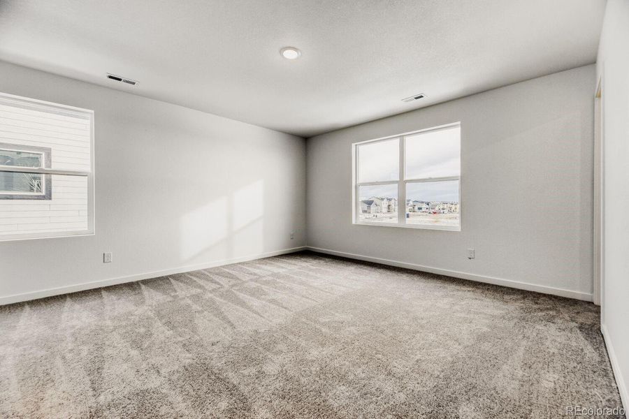 Spacious, unfurnished interior of a new home in Percheron: The Camden Collection, Colorado Springs (Image 8).