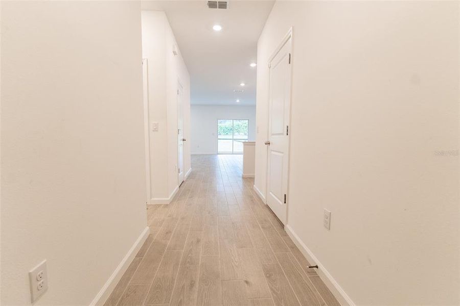 Spacious, unfurnished interior of a new home in , Ocala (Image 30).