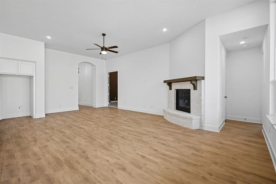 Spacious, unfurnished interior of a new home in Ridge Crossing, Waxahachie (Image 27). Spacious, unfurnished interior of a new home in Ridge Crossing, Waxahachie (Image 27).
