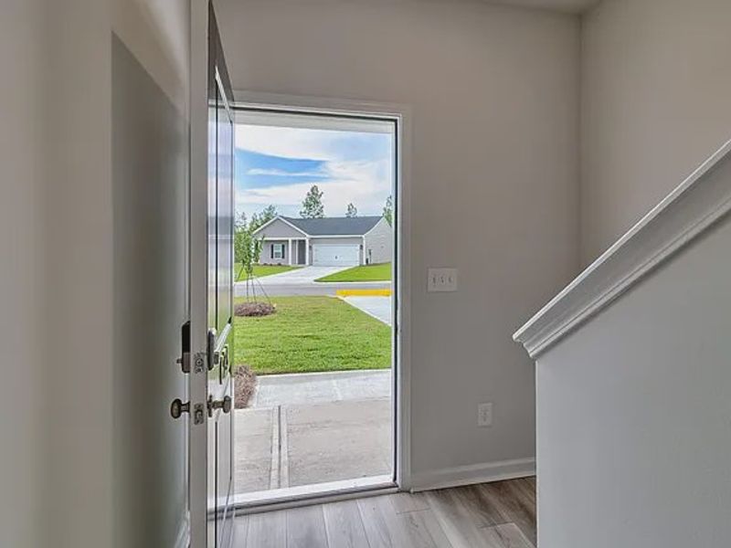Spacious, unfurnished interior of a new home in Amber Hill, West Columbia (Image 8).