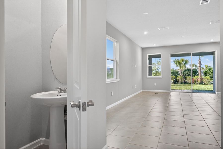 Spacious, unfurnished interior of a new home in Crosswind Ranch, Parrish (Image 8).
