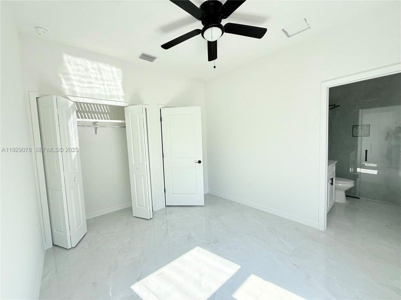 Spacious, unfurnished interior of a new home in , Punta Gorda (Image 11).