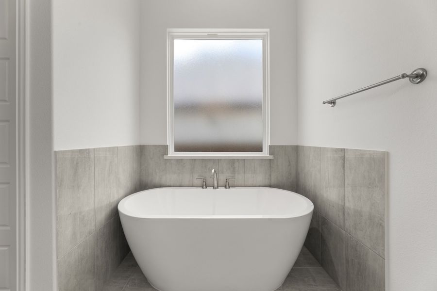 Representative interior finishes for a home built from the Sutton by Windsor Homes in Nelson Lake Estates, Rockwall (Image 17).