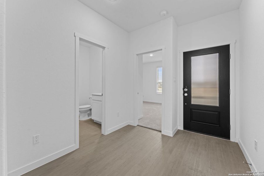 Spacious, unfurnished interior of a new home in Voss Farms, New Braunfels (Image 13).