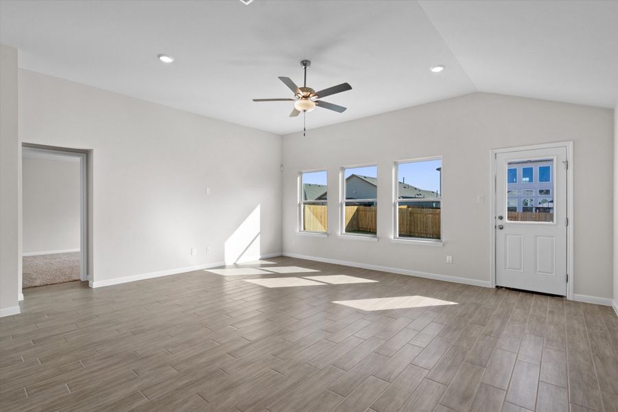 Spacious, unfurnished interior of a new home in Morningstar, Georgetown (Image 19).