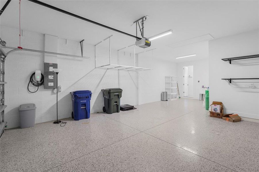 Spacious, unfurnished interior of a new home in , Sarasota (Image 47).