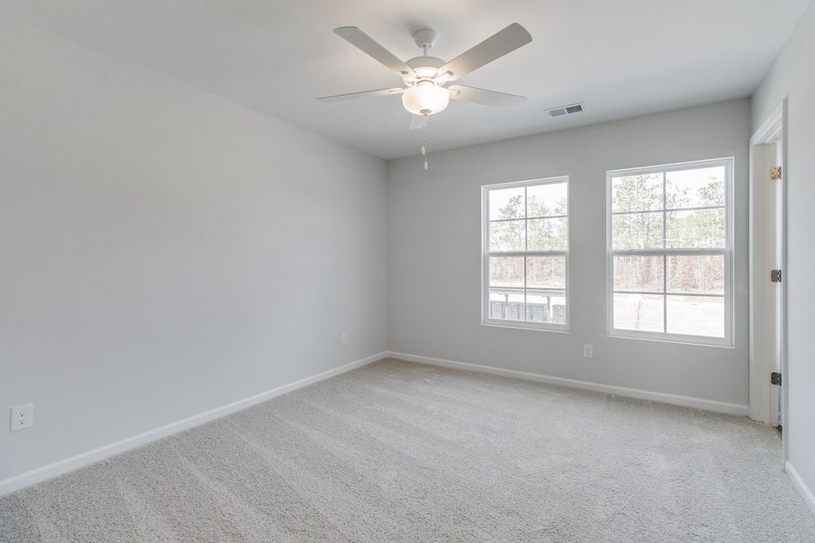 Spacious, unfurnished interior of a new home in Astoria, Columbia (Image 21).