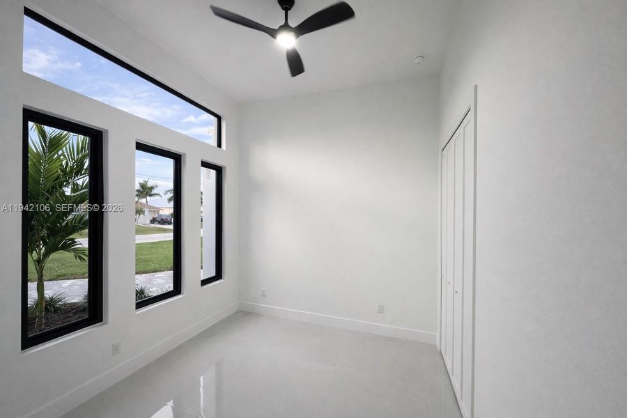 Spacious, unfurnished interior of a new home in , Cape Coral (Image 18).