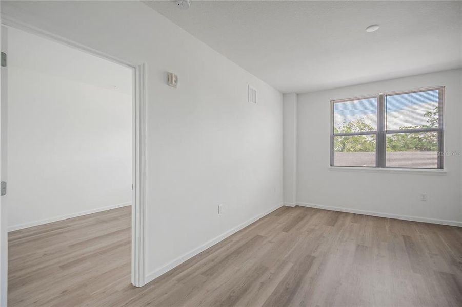 Spacious, unfurnished interior of a new home in , Orlando (Image 40).