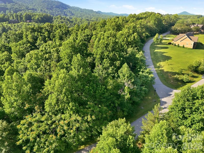 Natural landscape and outdoor views near in Hendersonville (Image 18). Natural landscape and outdoor views near in Hendersonville (Image 18).