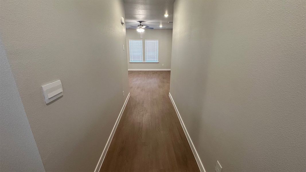 Spacious, unfurnished interior of a new home in Rancho Vista, Corpus Christi (Image 11).