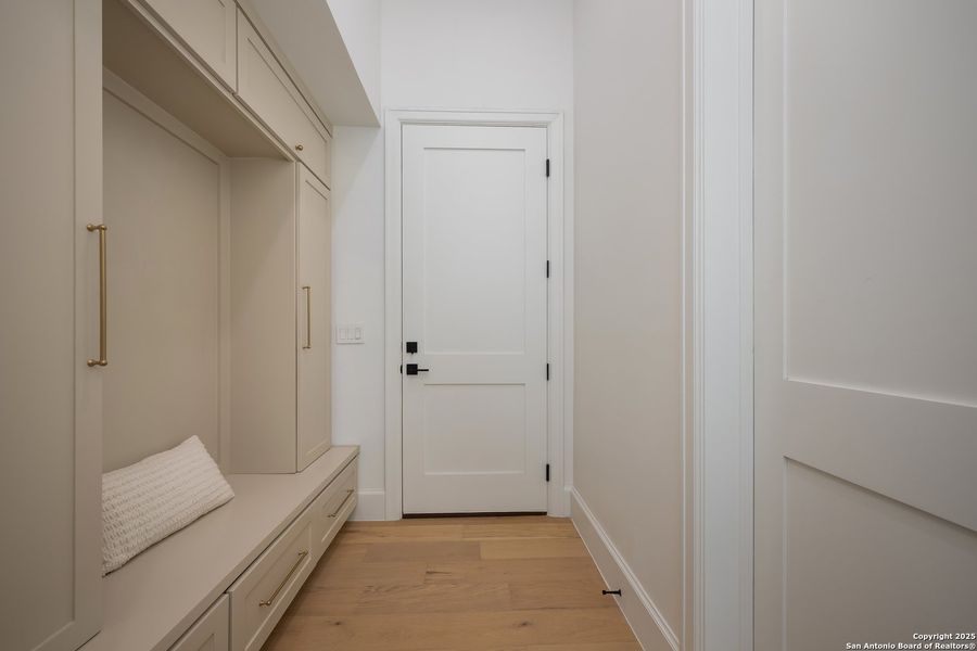 Spacious, unfurnished interior of a new home in , San Antonio (Image 41).