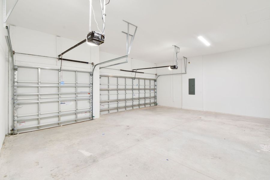 Spacious, unfurnished interior of a new home in Greyhawk Landing, Lake Worth (Image 43).