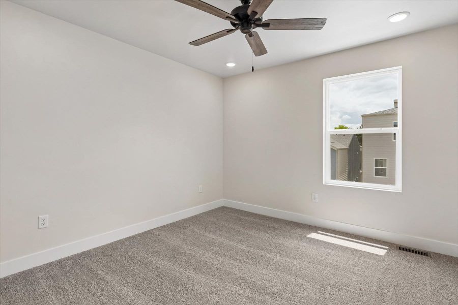 Spacious, unfurnished interior of a new home in Pony Park, Colorado Springs (Image 17).