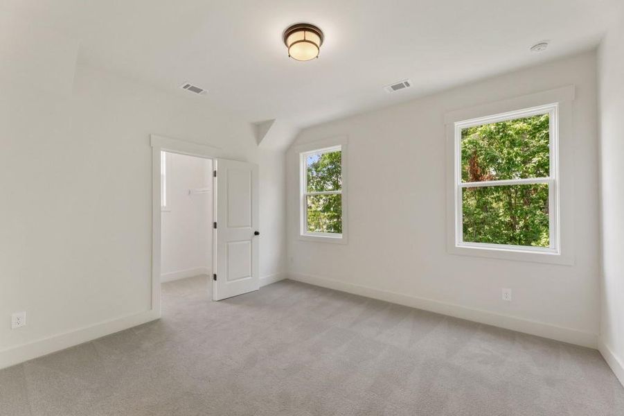 Spacious, unfurnished interior of a new home in Arden on Lanier, Cumming (Image 21).