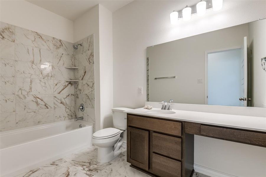 Furnished interior view inside a new home in Cottonwood Creek, Seagoville (Image 10). Furnished interior view inside a new home in Cottonwood Creek, Seagoville (Image 10).