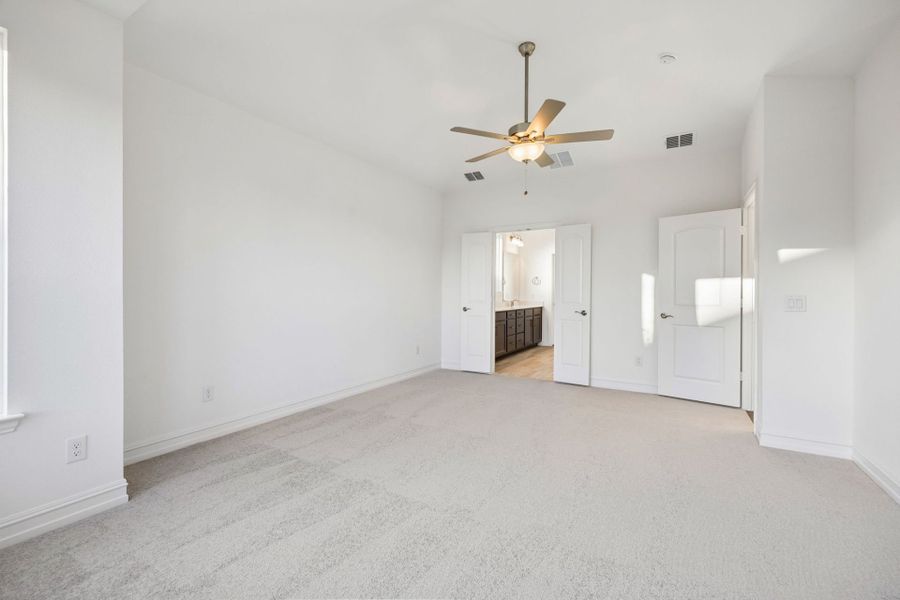 Representative unfurnished interior of a home built from the Oglesby by Pulte Homes in Pinnacle at Legacy Hills, Celina (Image 19).