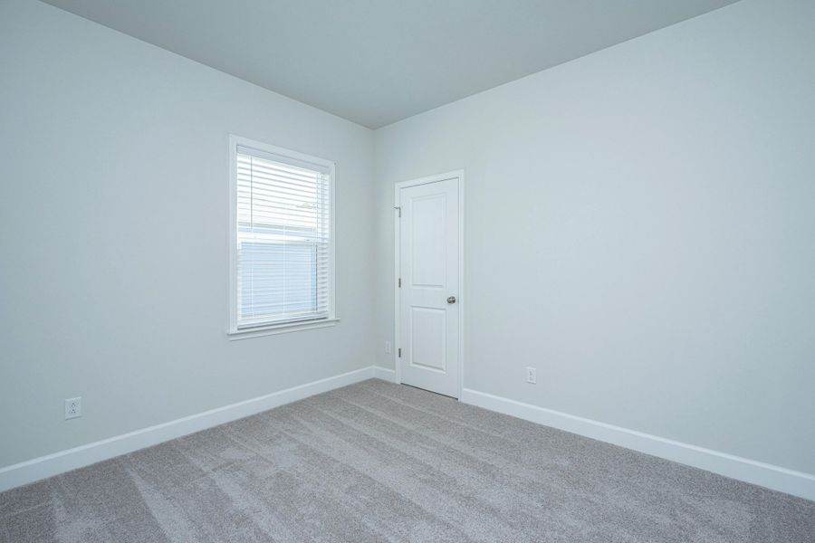 Spacious, unfurnished interior of a new home in Cedar Glen Preserve, Huger (Image 28).