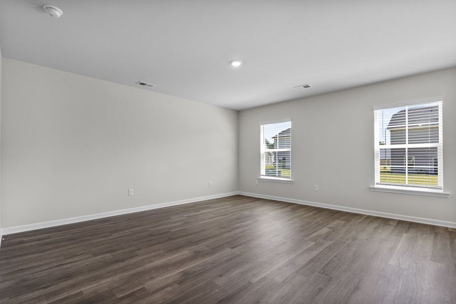 Spacious, unfurnished interior of a new home in Broadway Lake, Anderson (Image 13).