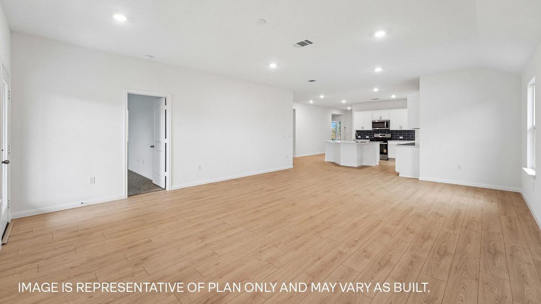 Spacious, unfurnished interior of a new home in Bar W Ranch, Leander (Image 11).