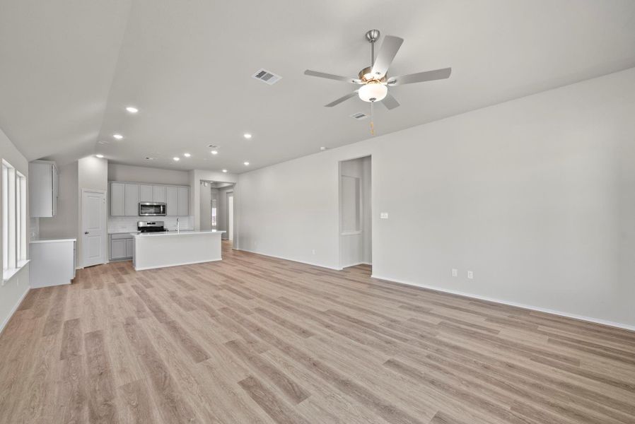 Spacious, unfurnished interior of a new home in The Trails, New Caney (Image 24).