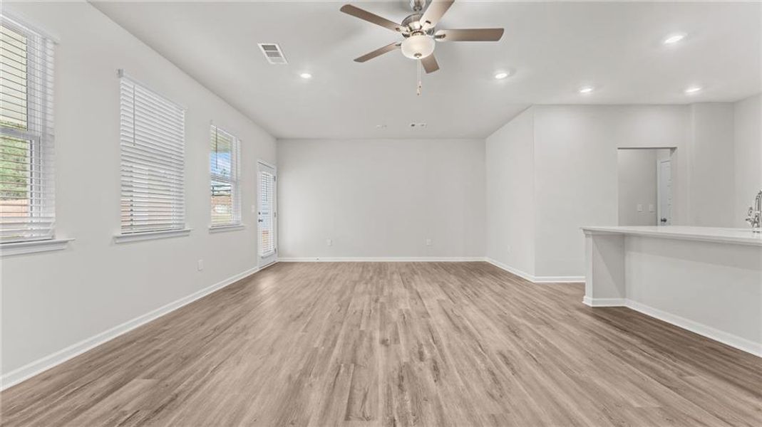 Spacious, unfurnished interior of a new home in Villages at Cedar Hill, Dallas (Image 44).