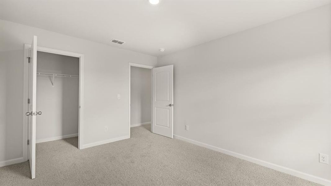 Spacious, unfurnished interior of a new home in Sheffield Highlands, Dallas (Image 16).