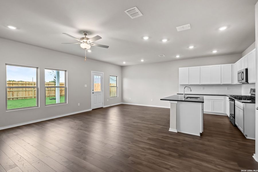 Spacious, unfurnished interior of a new home in Summerlin, San Antonio (Image 25).