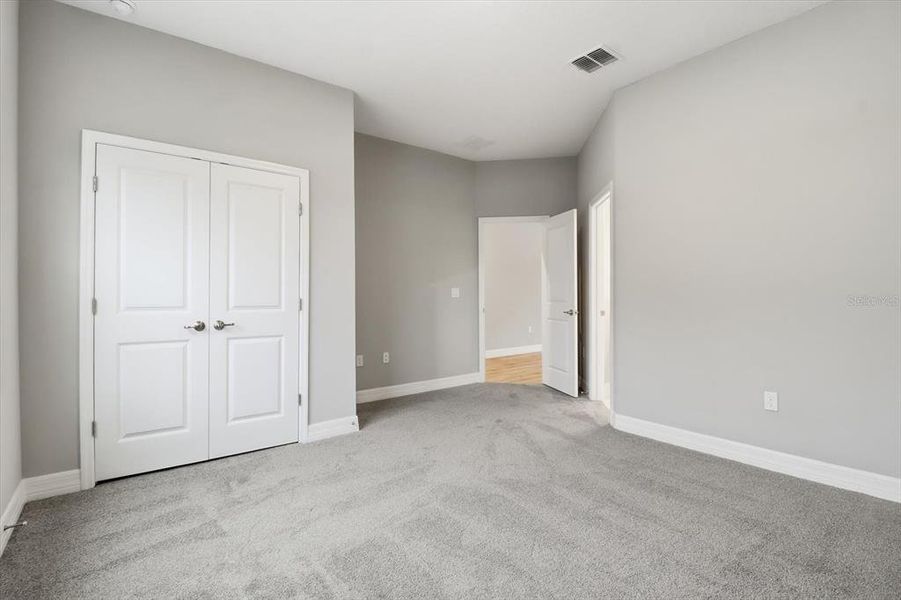 Spacious, unfurnished interior of a new home in , Ocala (Image 33).